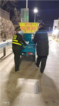 救助老人1.jpg 救助老人1.jpg