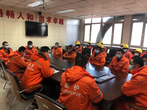养护队伍节前安全会议.png