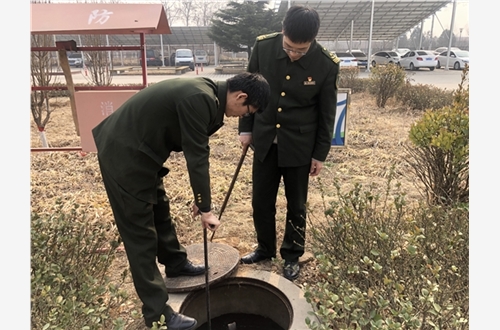 D:\宣传稿件\2021稿件\3月\检查消防井1.jpg