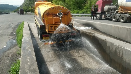降温池加水.jpg