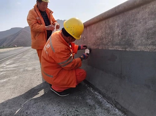 更换轮廓标1.jpg