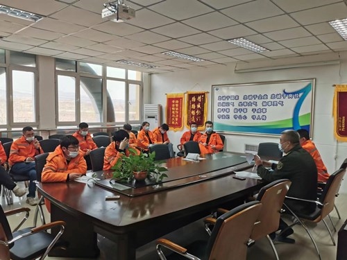 4.18传达安全总监例会_副本.jpg 4.18传达安全总监例会_副本.jpg