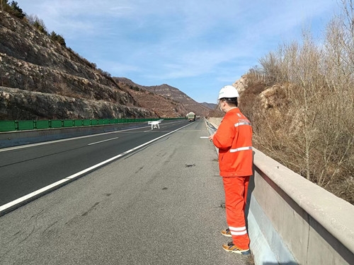 无人机.jpg 无人机.jpg