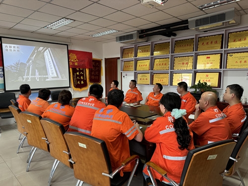 观看安全生产警示教育片.jpg