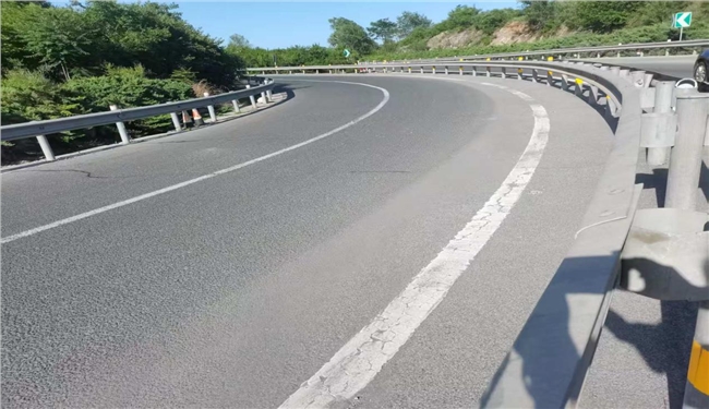 清理匝道散落碎石 消除道路安全隐患.png 清理匝道散落碎石 消除道路安全隐患.png