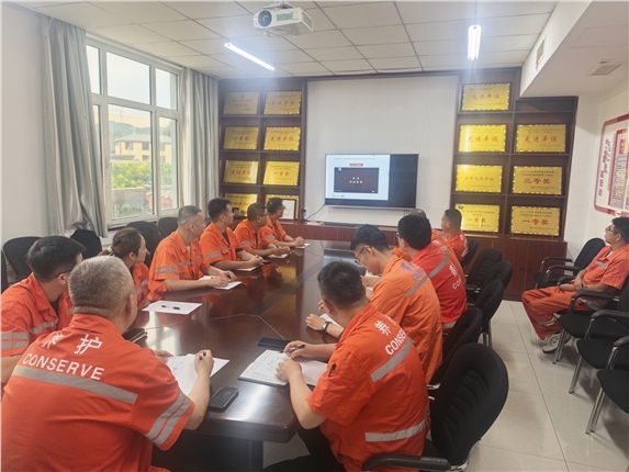 易县养护工区召开警示教育大会.jpg