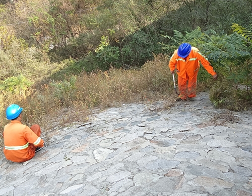 易县养护工区清理马兰台大桥锥坡杂草 精修桥容消除安全隐患_副本_副本_副本_副本.png 易县养护工区清理马兰台大桥锥坡杂草 精修桥容消除安全隐患_副本_副本_副本_副本.png