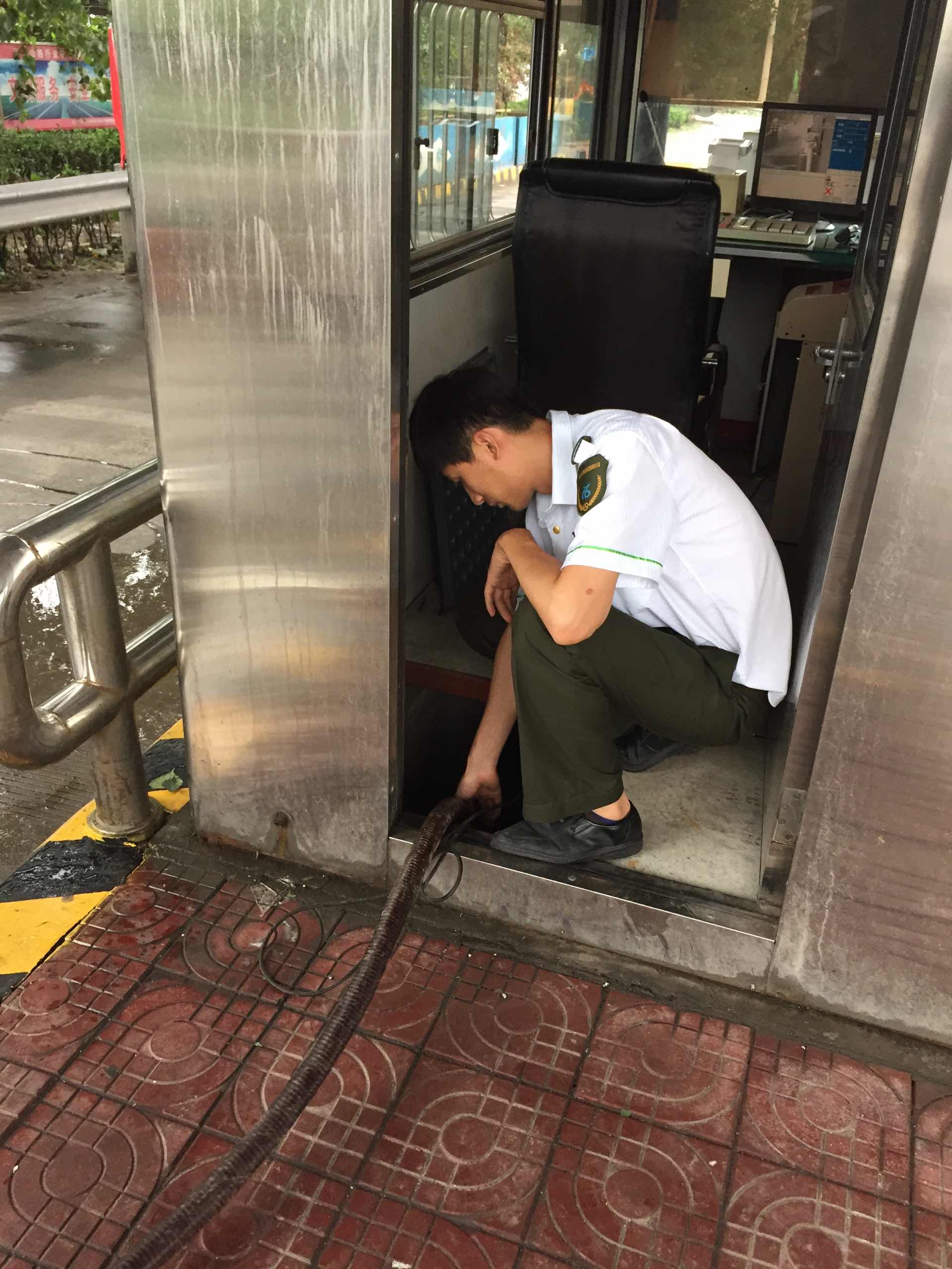 收费亭内排水